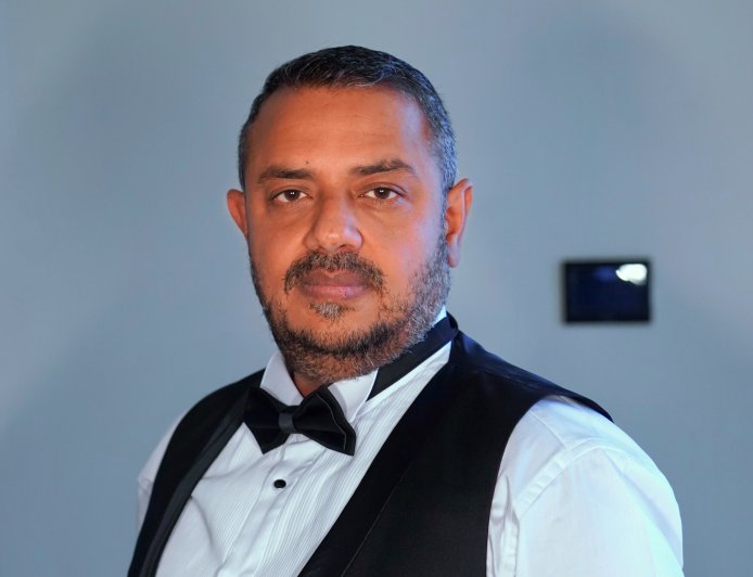 FAROOQ SHAIKH: Building Experiences. Engineering the Future.